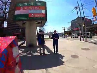 Motard vs Cycliste à Toronto (Road Rage)