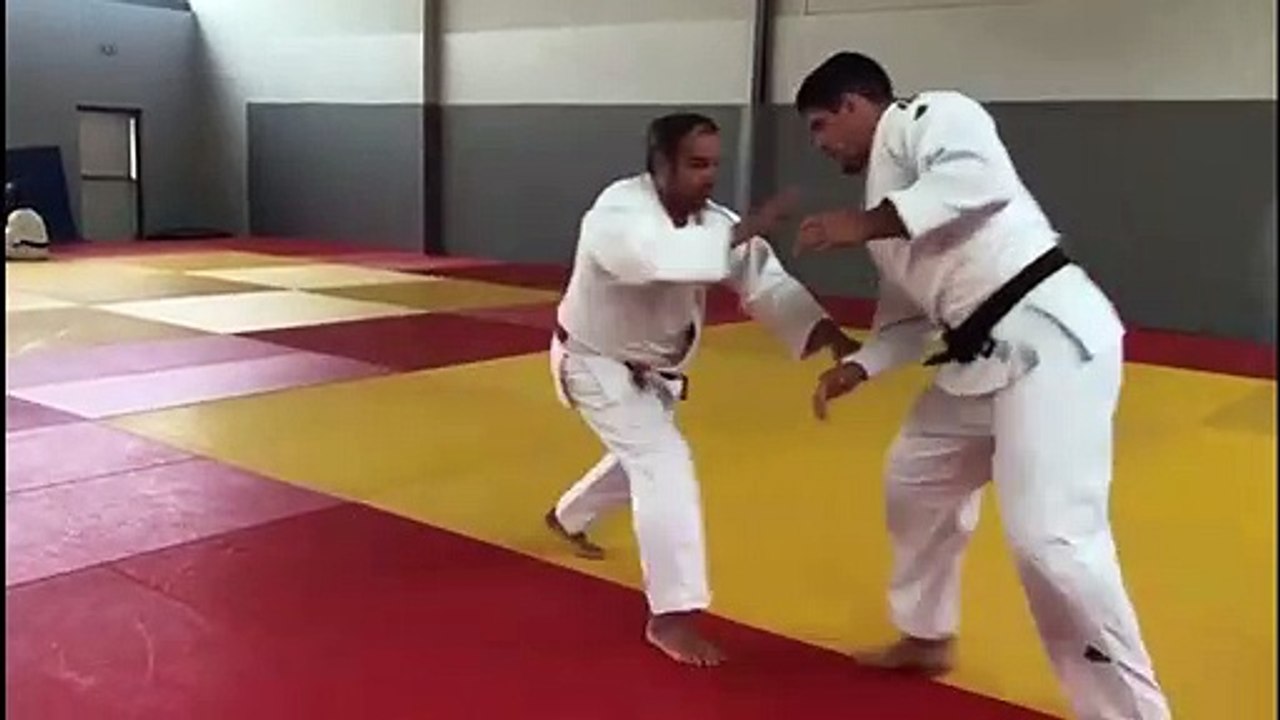 Sode Tsuri Komi goshi