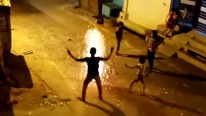 लोगों ने जमकर की आतिशबाजी