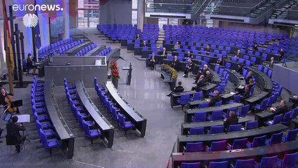 Berlino: principe Carlo (con Camilla) commemora le vittime delle guerre