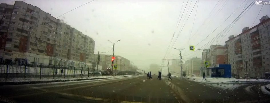 Des piétons vraiment très chanceux