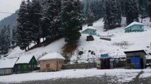 Jammu and Kashimr witnesses first snowfall of the season