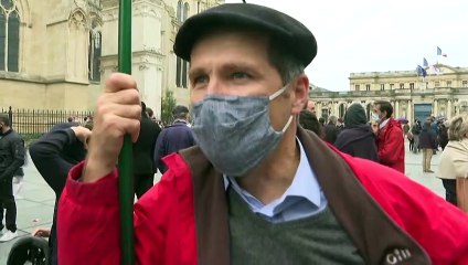 Tiltakoztak a francia katolikus hívők, amiért nem járhatnak misére