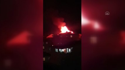 Çatı katında yangın çıkan binada hasar oluştu - KOCAELİ