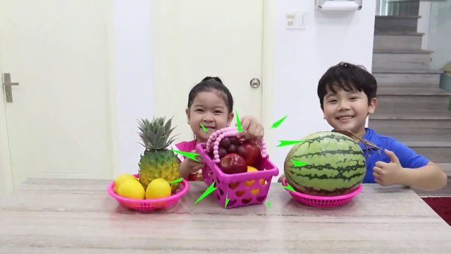 Sammy and Sarah Makes Colorful Yummy Fruit Juices Drinks for Kids - Kids videos
