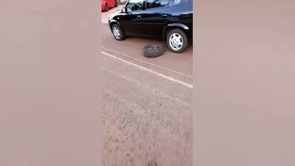 Morador pede providências para buraco na Rua Carimãs, no Santo Onofre