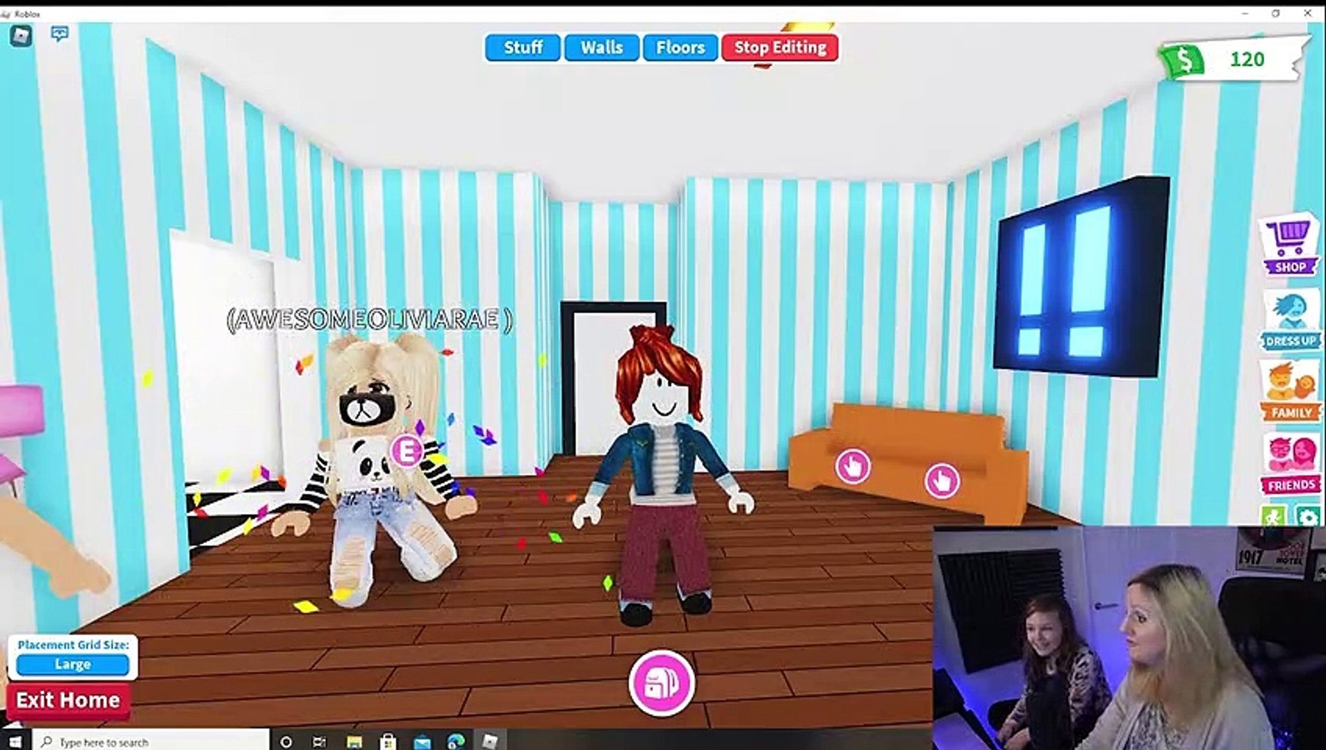 ⁣Teaching Mum to Play Roblox Adopt Me with