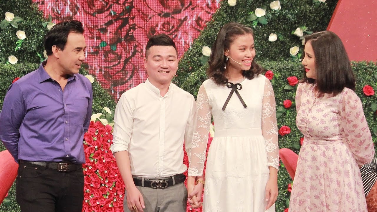 Cô gái 29 tuổi hẹn hò chàng thợ hớt tóc bất chấp anh thấp hơn và nhỏ tuổi hơn vì quá ế 