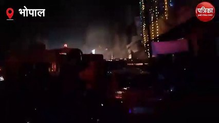 VIDEO: जूते के गौदाम में लगी आग, 4 दुकाने भी आग की चपेट में आई