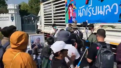 14-11-2563 บรรยากาศ กลุ่ม "นักเรียนเลว" จัดกิจกรรมที่หน้ากระทรวงศึกษาธิการ และจะมีการเดินขบวนไปที่อนุสาวรีย์ประชาธิปไตย สมทบม็อบใหญ่ #khaosod