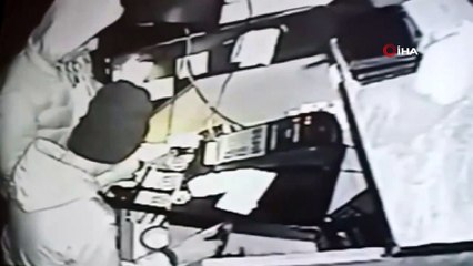 İzmir'de çocuk yaştaki suç makineleri kıskıvrak yakalandı...Hırsızlık anları kamerada