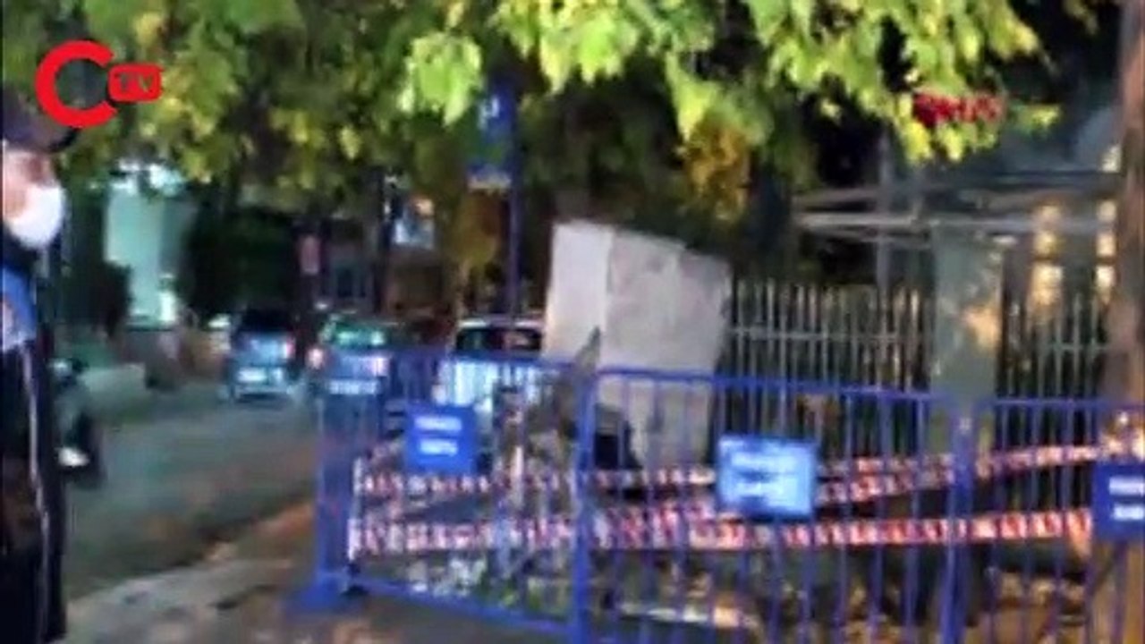 Kadıköy'de tarihi çeşme, araç çarpmasıyla büyük hasara uğradı