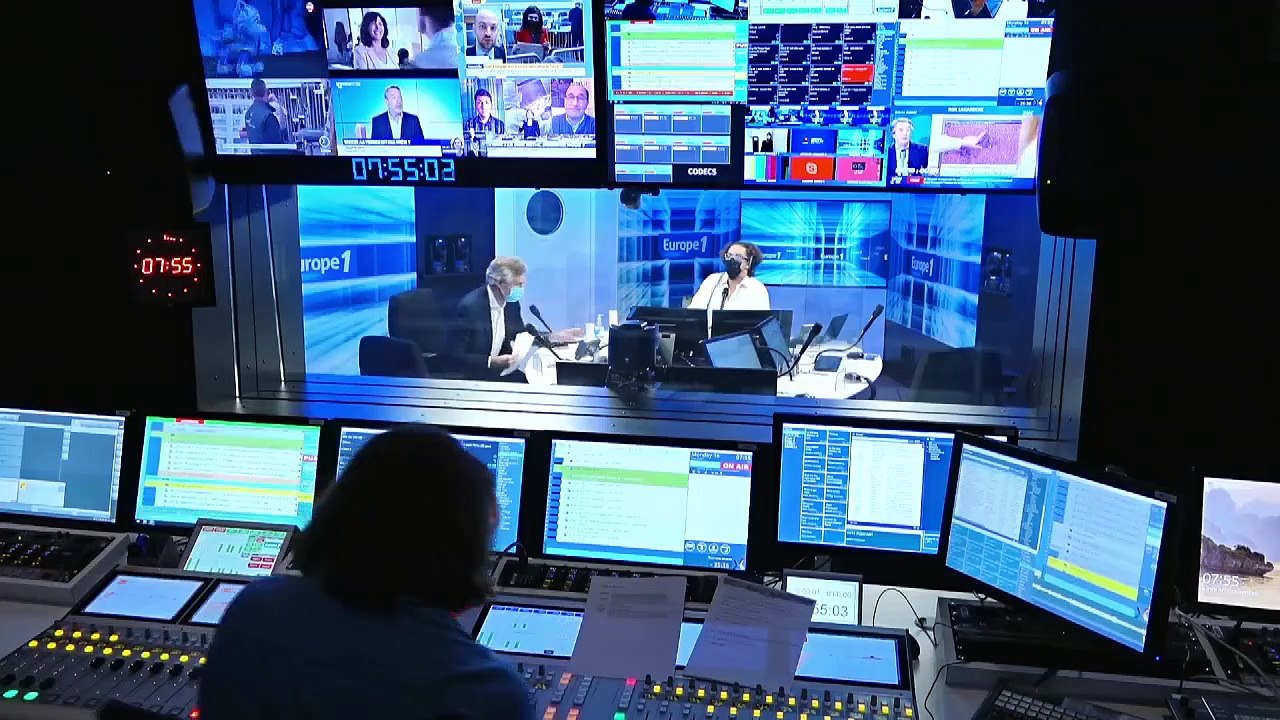 Jean-Marc Ayrault au Professeur Philippe Juvin : "Moi aussi j'ai anesthésié la France !" (Canteloup)