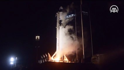 NASA, 4 astronotu taşıyan SpaceX'e ait uzay aracını fırlattı