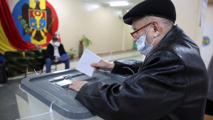 Moldova torn between Russia and West in presidential runoff