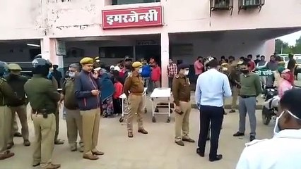 तेज रफ्तार बलेनो पुलिया से टकराई