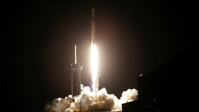 NASA ve SpaceX, 4 astronotu uzaya gönderdi