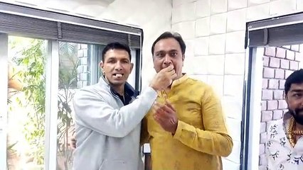 दिवाली पर दिल मिले, जब कांग्रेस नेता जीतू पटवारी ने भाजपा के जीतू जिराती को लगाया गले