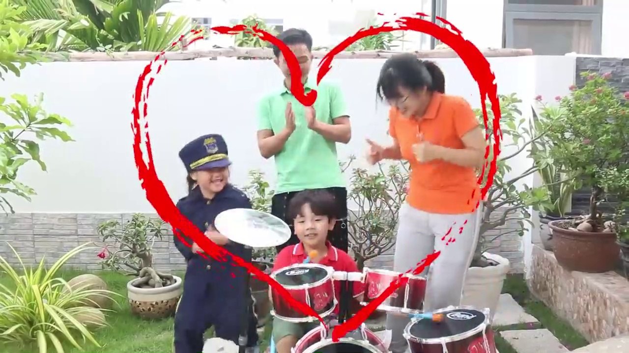 Fun Pretend Play Kids Police Cop for Kids with Sammy and Annie - Kids videos