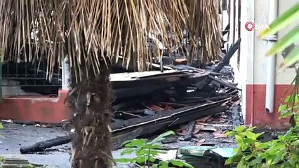 Yangından sonra tarihi Vaniköy Cami'inde ekipler incelemede bulundu