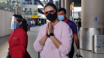 Huma Qureshi ने एयरपोर्ट पर क्यों जोड़े हाथ ? Watch video | FilmiBeat