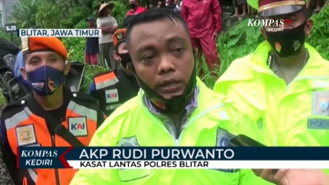 Mobil Tertabrak Kereta Api Di Perlintasan Tanpa Palang Pintu