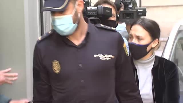 La acusada por el crimen del niño autista de Elda llega a la Audiencia Provincial de Alicante