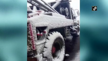 जम्मू कश्मीर के पीर पंजाल रेंज में बर्फबारी