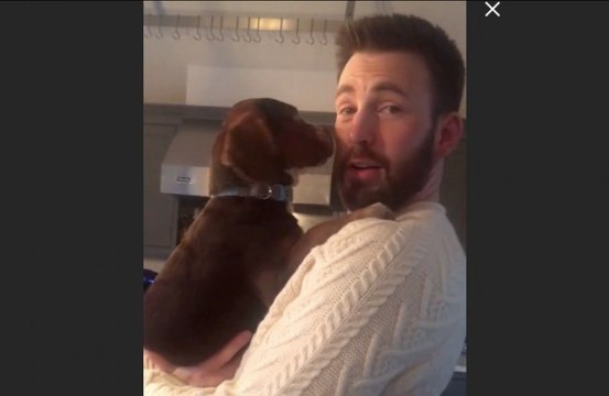 Chris Evans aún conserva su famoso jersey de ‘Puñales por la espalda’
