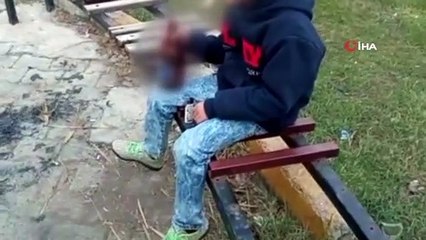 Küçük çocuğun eline içki, sigara verip o anları kaydettiler