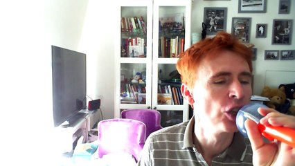 Wiwi égratigne "driving me crazy"