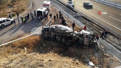 Beton mikseri viyadükten düştü: 1 ölü