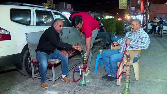 جراخو كربلاء يبقون حرفة صناعة هياكل النراجيل الخشبية على قيد الحياة