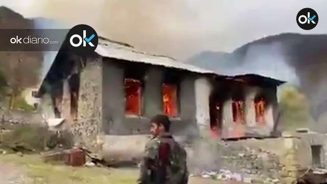 Habitantes armenios de la zona de Nagorno-Karabaj queman sus casas ante la llegada de Azerbaiyán