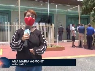 TV Votorantim - Ana Maria Agmont - Candidato Rodrigo Chizolini realiza seu voto - Edit: Werinton Kermes