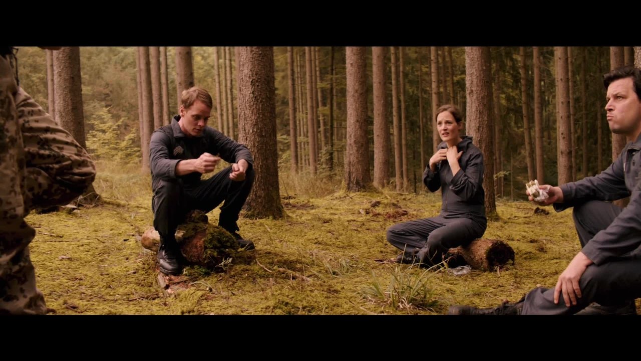 Outside the Box - Clip 04 Die vermeintlich inszenierte Geiselnahme wird von den Journalisten live verfolgt (Deutsch) HD