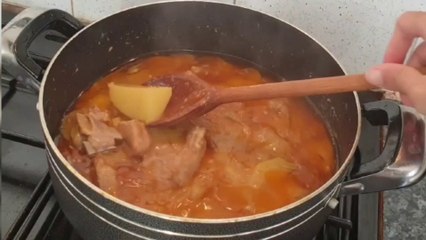 Aloo gosht. آلو گوشت