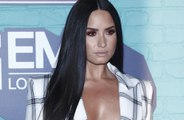 Demi Lovato faz piada sobre fim de noivado no 'People’s Choice Awards'