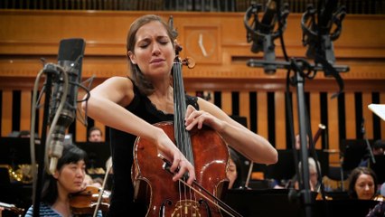 Artista franco-belga "alimenta a alma" aos parisienses