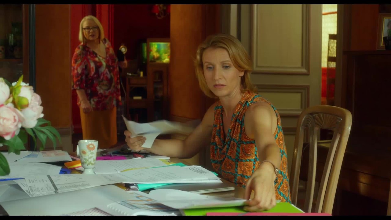 Willkommen im Hotel Mama - Clip - Jaqueline verhÃ¤lt sich seltsam (Deutsch) HD