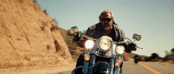 Blood Father - Clip Motorcycle Chase (English) HD