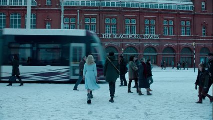 Miss Peregrine's Home For Peculiar Children - Clip Hold Barron Back (English) HD