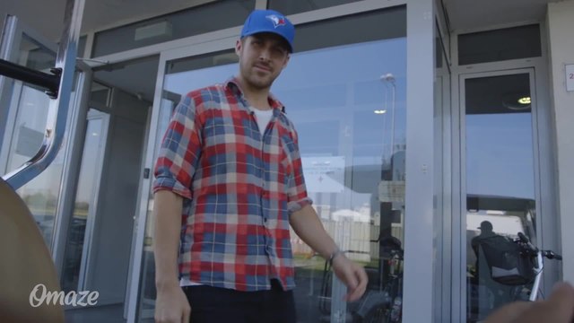 Blade Runner - Featurette Ryan Gosling Offers to Visit the Set (English) HD