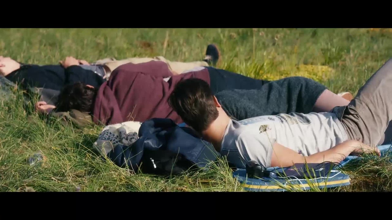 Allein gegen die Zeit - Clip 01 Die Freunde rennen zum Bus (Deutsch) HD