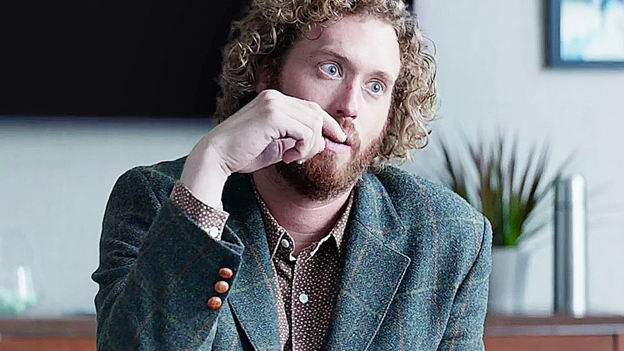 Office Christmas Party - TV Spot Does Your Boss Hate Parties (English) HD