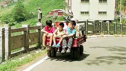 Hang in there, Kids - Trailer (English Subs) HD