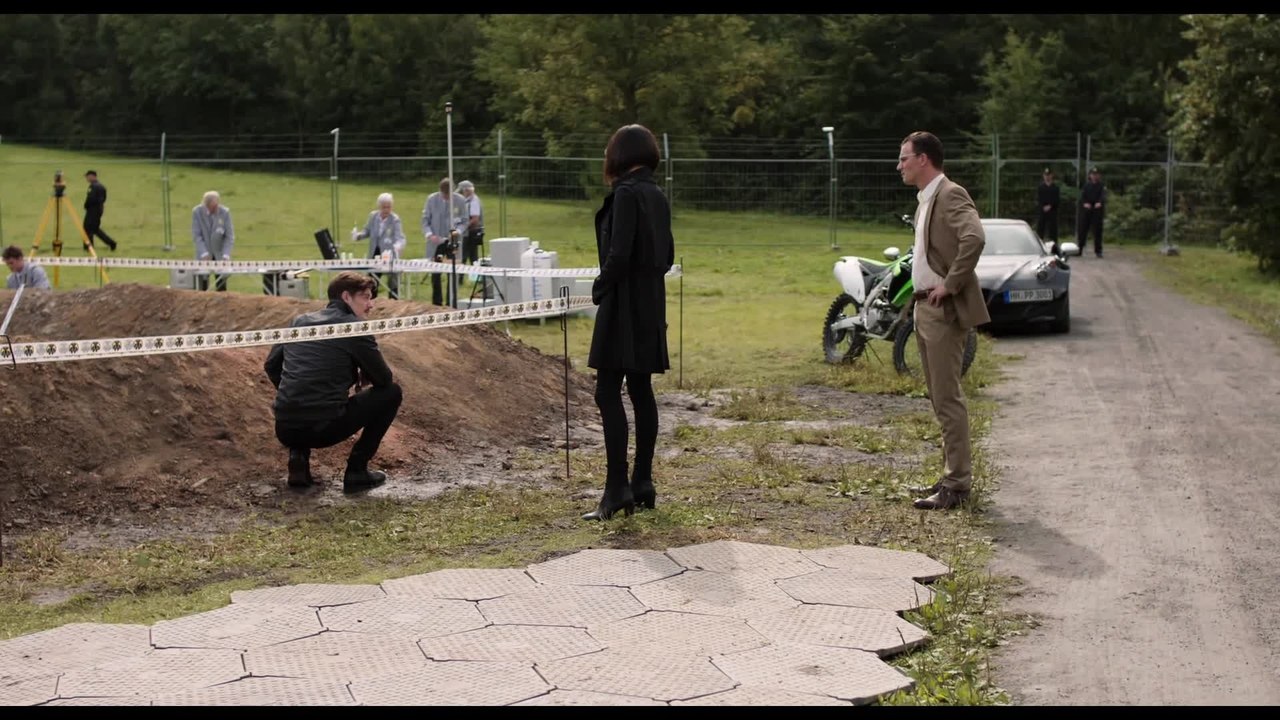 Robbi, Tobbi und das FliewatÃ¼Ã¼t - Clip Am Fundort (Deutsch) HD