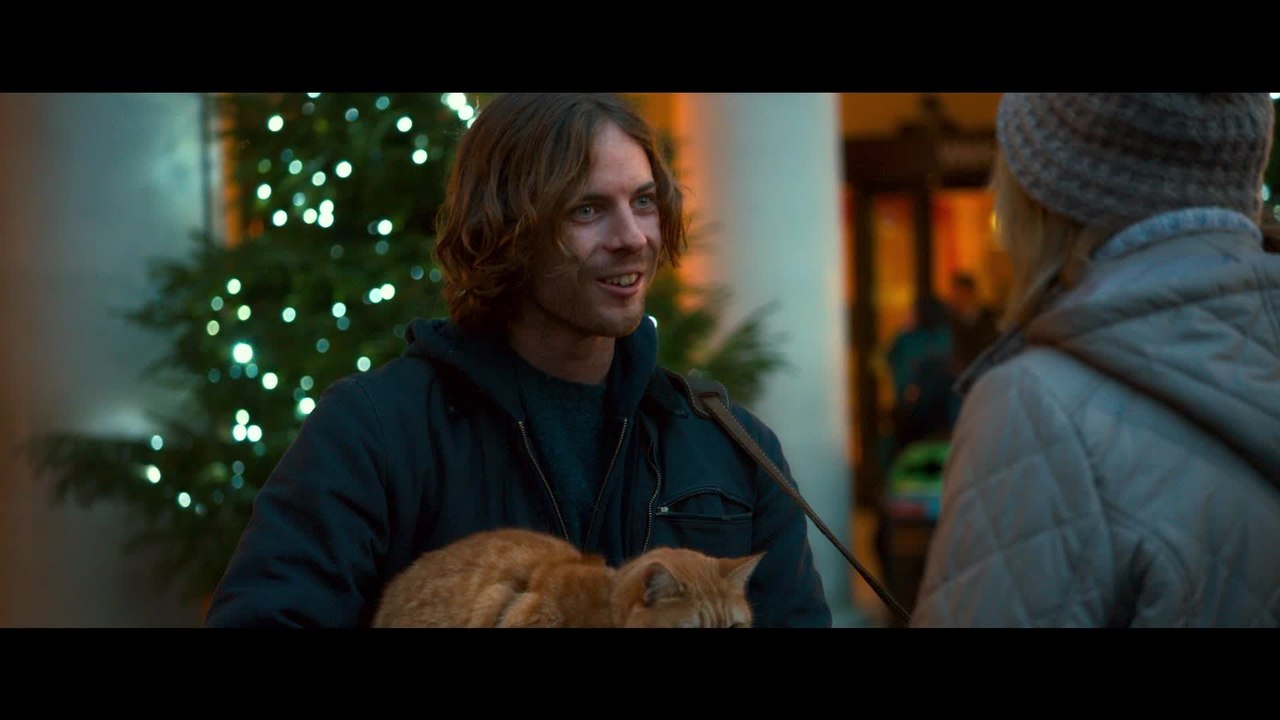 Bob, der Streuner - Clip Bob bekommt seinen ersten Schal geschenkt (Deutsch) HD