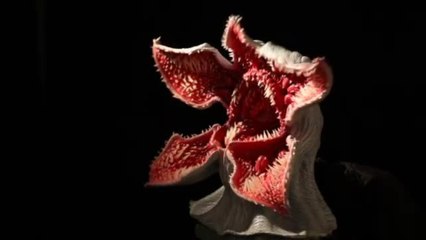 Stranger Things - S01 Featurette Demogorgon Animatronic Head Test (English)