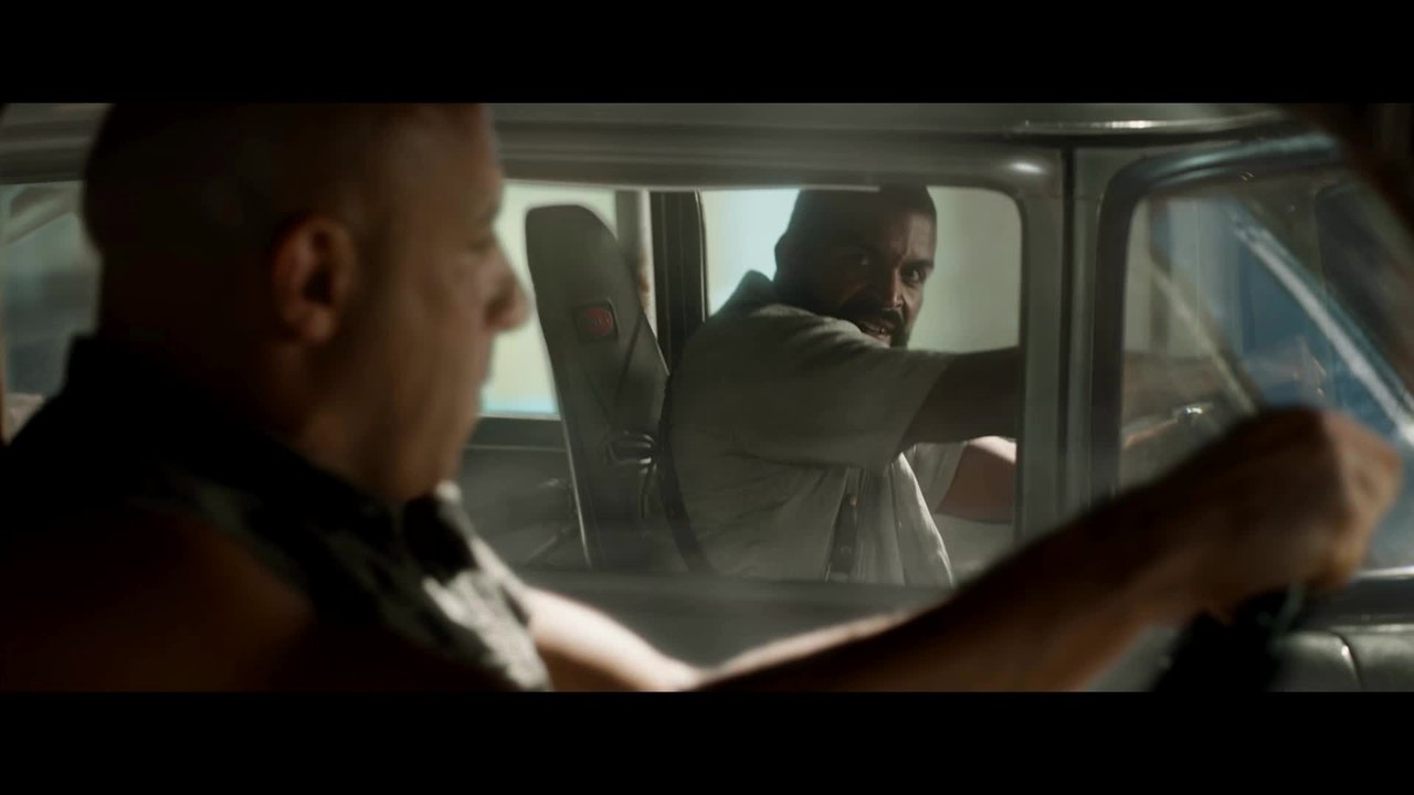 Fast & Furious 8 - Clip 01 Rennen im brennenden Auto in Havanna (Deutsch) HD